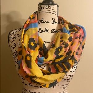 Multicolored-pattern infinity scarf